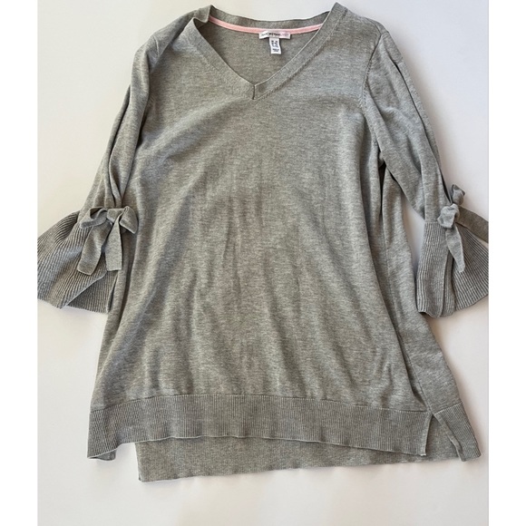 Isaac Mizrahi Women’s Gray Split 3/4 Bell Sleeve V-Neck Sweater Size 1X - Picture 6 of 7